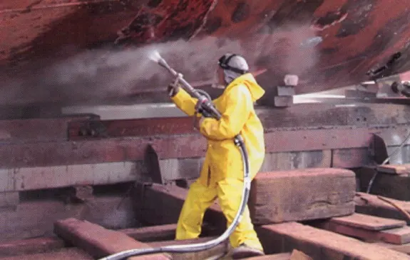 Hidrojateamento preventivo em manutenção industrial de tubulações e equipamentos